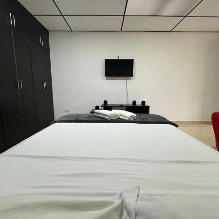 Acogedor Apartaestudio Ubicado En La Zona Rosa De Pereira Appartement Buitenkant foto