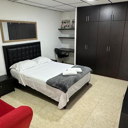 Acogedor Apartaestudio Ubicado En La Zona Rosa De Pereira Appartement Buitenkant foto